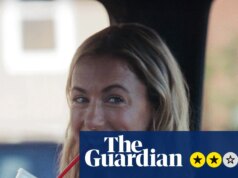 Crítica Chasing Summer season – comédia incoerente de cidade pequena é um acidente de carro desconcertante