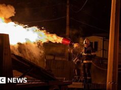 Rússia ataca Ucrânia enquanto continuam negociações com os EUA para acabar com a guerra