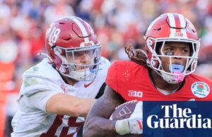 Indiana deu ao Alabama a pior derrota de todos os tempos no bowl para se juntar a Oregon e Ole Miss nas últimas quatro partidas do futebol universitário
