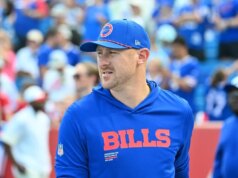 Projetos de lei promovem OC Joe Brady a técnico principal