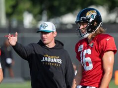 Jaguars mantêm OC Grant Udinski e DC Anthony Campanile no grupo para a temporada de 2026