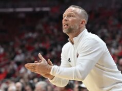 Mikel Brown Jr. ajuda o número 23 de Louisville a derrotar Virginia Tech