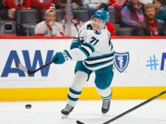 Tubarões atiram para continuar corrida bem-sucedida contra o infeliz Canucks