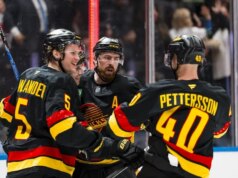 Canucks perde 11 jogos na vitória de retorno contra Caps