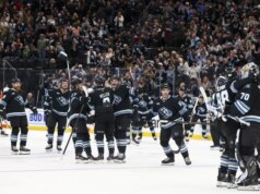 Resumo da NHL: gol de Clayton Keller no OT leva Mammoth à frente dos Flyers