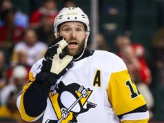 Pens F Bryan Rust suspenso 3 jogos por tiro na cabeça