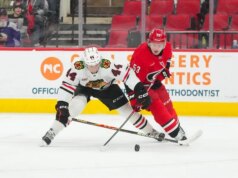 Oliver Moore e Blackhawks riram pela última vez contra Canes