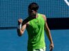 A busca de Carlos Alcaraz pelo primeiro título do Aussie Open continua em andamento