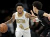 Anfernee Simons defendendo o Boston enquanto o Celtics se prepara para o Blazers