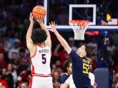 Brayden Burries, número 1 do Arizona, derrotou West Virginia com uma vitória de 35 pontos