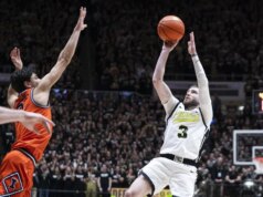 Nº 4 Purdue visando melhorar o chute, rebatendo contra o Indiana