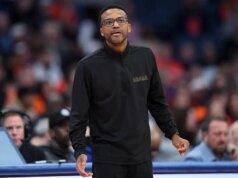 Malik Reneau lidera comício de Miami após Stanford