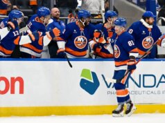 Os Islanders buscam a quarta vitória consecutiva contra os Predators visitantes