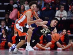 O número 9 de Illinois cuida de Washington atrás de Keaton Wagler, David Mirkovic