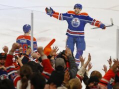 Depois de marcar 3 em 3º, Oilers encerra o rali com objetivo de OT para atordoar Sharks