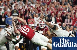 A queda de Mendoza ajuda a selar o primeiro título nacional de futebol para Indiana após uma temporada perfeita