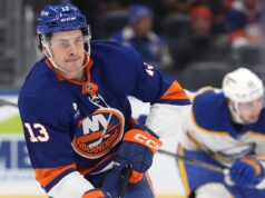 Barzal, Lee e Duclair fecharam o banco durante todo o período da troisième