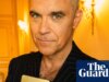 Robbie Williams quebra o recorde dos Beatles de álbuns número 1 no Reino Unido, com o 16º lugar no topo das paradas