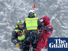 Lindsey Vonn foi retirada do percurso após acidente na descida closing antes das Olimpíadas – vídeo