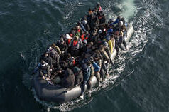 Agentes de imigração do Reino Unido acusados de roubar migrantes