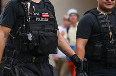 Turistas russos acusados de invasão de base militar dos EUA – embaixada