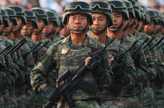 China testa com sucesso UAV com rifle