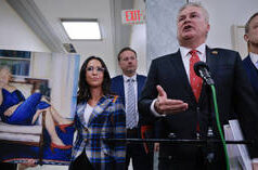 Comitê da Câmara dos EUA vota para considerar Clintons por desacato na investigação de Epstein