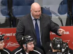 Após uma temporada poderosa na KHL, Benoît Groulx representa o serviço na Suíça