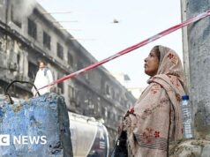 Número de mortos em incêndio em procuring no Paquistão sobe para 67