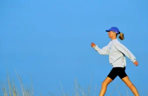 Veja quanto tempo você deve caminhar todos os dias para prevenir dores nas costas