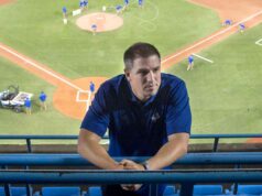 Observando a última aula internacional de agente livre dos Blue Jays