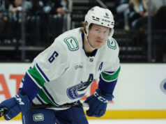 Boeser de Canucks em protocolo de concussão após ser atingido por Penguins’ Rust