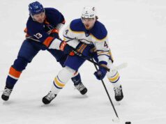 Roy dos Islanders chama Barzal após derrota para o Sabres