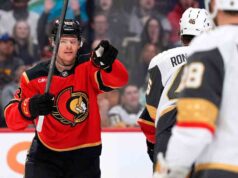 Halliday dos senadores sai contra os Golden Knights após ser atingido no pilar