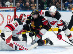 Canucks faz um ataque tardio, mas fica aquém dos Devils