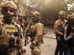 Juiz dos EUA determine que ataques do ICE exigem mandados judiciais, contradizendo memorando secreto do ICE