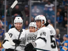 NHL Roundup: Moore marca gol decisivo na disputa de pênaltis na vitória dos Kings sobre os Blues