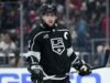 O capitão dos Kings, Anze Kopitar, deve retornar contra os Flyers