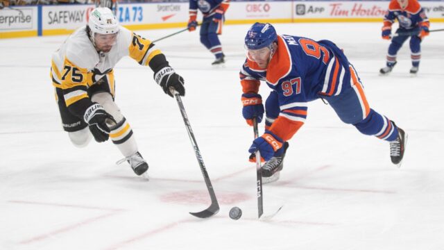 Pittsburgh-Penguins-Connor-Clifton-75-and-Edmonton-Oilers-Connor-McDavid-97.jpg