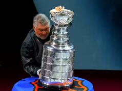 Raymond Bourque renuncia com o cupê Stanley