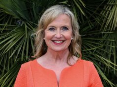 A apresentadora do clima, Carol Kirkwood, anuncia em lágrimas que está deixando a BBC após 28 anos