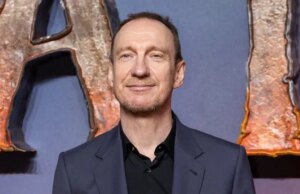 A estrela de Harry Potter marca o ano novo com uma postagem bizarra que os fãs comparam a ‘Black Mirror’