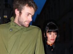 Lily Allen estreia novo namorado Jonah Freud na cidade mais romântica
