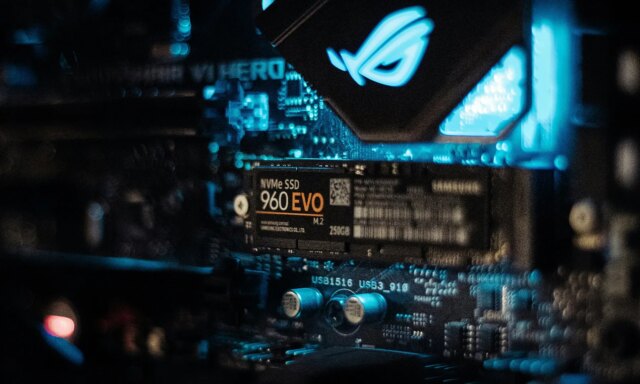 Samsung-960-EVO-SSD-installed-in-an-ASUS-Motherboard-PC.jpg