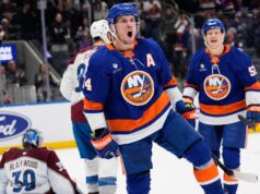 Bo Horvat, dos Islanders, retornando de lesão contra Sabres no sábado