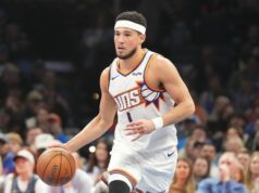 O guarda do Suns, Devin Booker, perderá pelo menos uma semana devido a uma torção no tornozelo