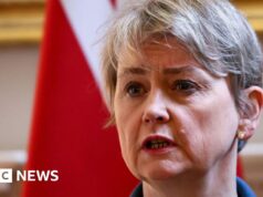 Reino Unido adia adesão ao Conselho de Paz de Trump devido a preocupações com Putin