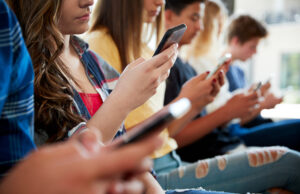 Legisladores de Washington visam feeds de mídia social ‘viciantes’ em impulso renovado por salvaguardas para os jovens