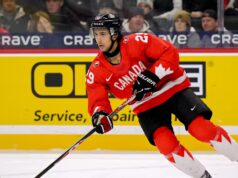 Michael Hage nomeado par dos candidatos ao troféu Hobey-Baker