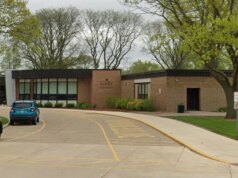 Professora de Chicago foi afastada depois que postagem no Fb apoiando o ICE provocou indignação de ativistas